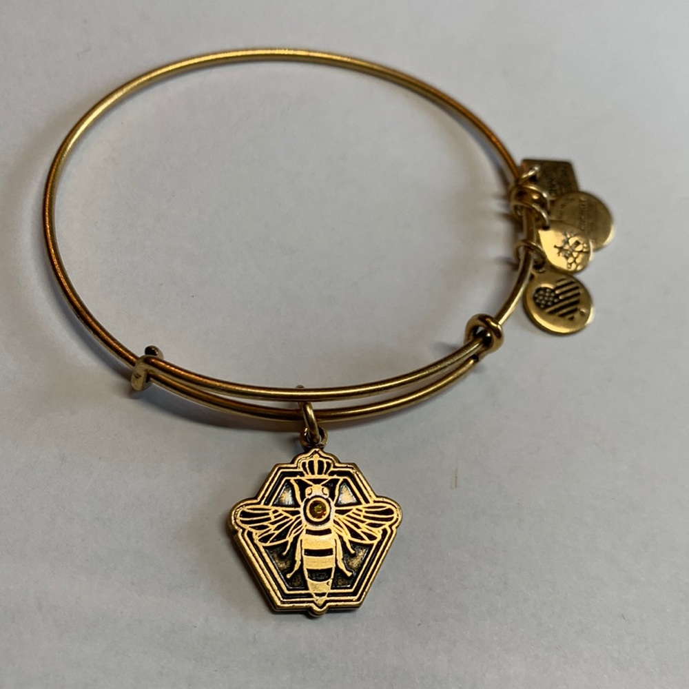 3/$20 Alex and Ani Queen Bee (Beyoncé fan?) Rafaelian gold bracelet